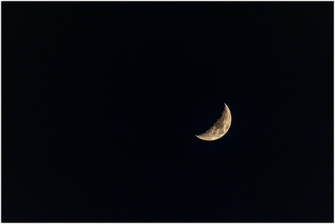half-moon-sky-night-moon-space-4900302