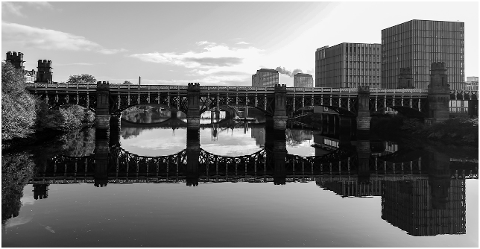 bridge-towers-river-reflection-4588111