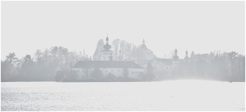 castle-lake-fog-mountains-alps-5734731