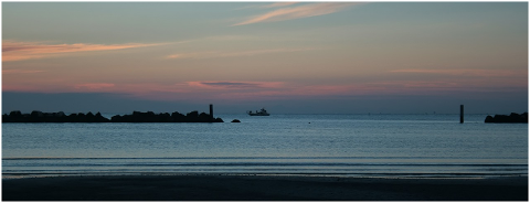 italy-adriatic-sea-sunrise-beach-4589740