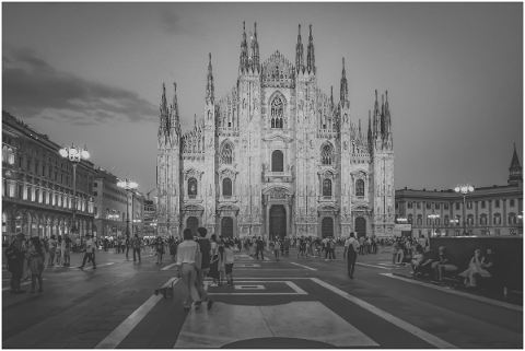 italy-milano-duomo-square-5055056