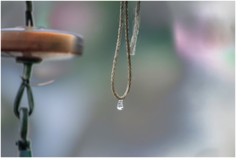 rope-drop-water-background-blur-5079459